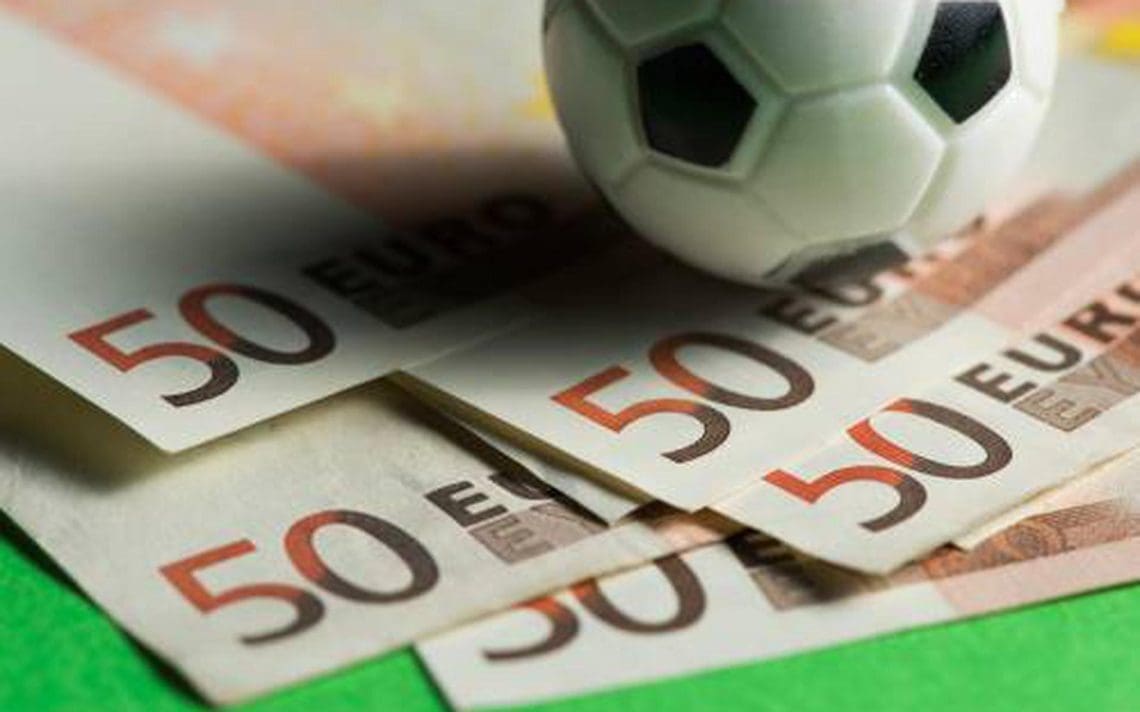 ورزش و سرمایه‌داری؛ آیا دست‌مزد بازی‌کنان فوتبال «عادلانه» است؟
