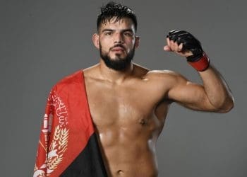 مبارزات آزاد یو‌اِف‌سی؛ حق‌پرست ورزش‌کار افغانستان حریف آسترالیایی‌اش را ضربه‌فنی کرد