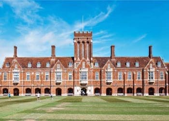 استفاده از هوش مصنوعی در امتحان‌های مکتب در بریتانیا