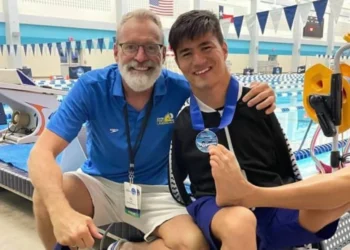 عباس کریمی دو مدال طلا و یک مدال برنز در رقابت‌های پاراشنای جهان به‌دست آورد