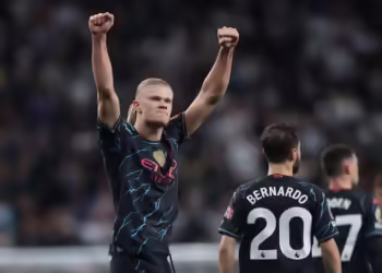 من‌سیتی پیروز شد تا قهرمان لیگ جزیره‌ در هفته‌ی پایانی معلوم شود