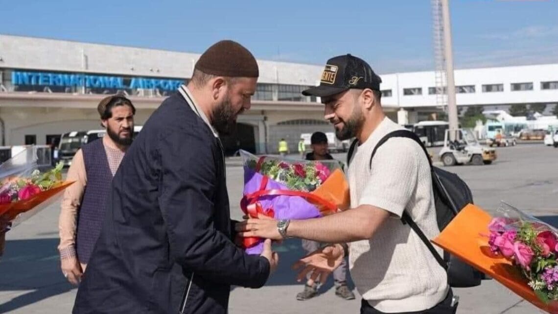 راشد خان بازیکن کریکت کشور پس ‌از چهار سال به افغانستان برگشت