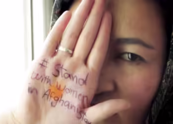 «نان‌ها و رُزها»؛ مستندی در مورد محکومیت زن بودن در افغانستان