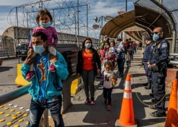 اکونومیست: اخراج پناه‌جویان از امریکا ضربه‌ی سنگینی به اقتصاد این کشور می‌زند