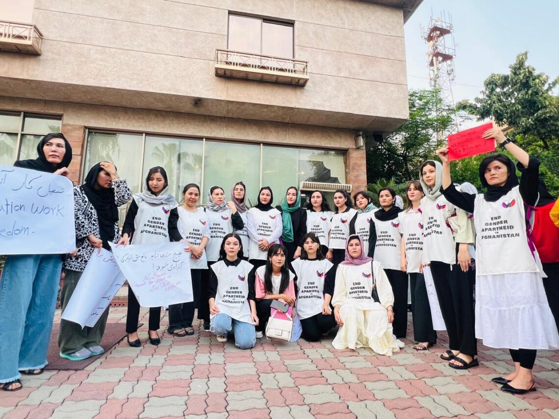 جنبش‌های اعتراضی زنان: جامعه‌ی جهانی زمینه‌ی تداوم «جنایات» طالبان را فراهم کرده است